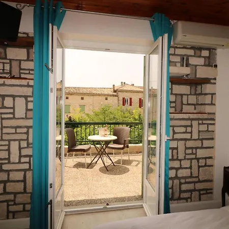 De L'aven Hotel *
